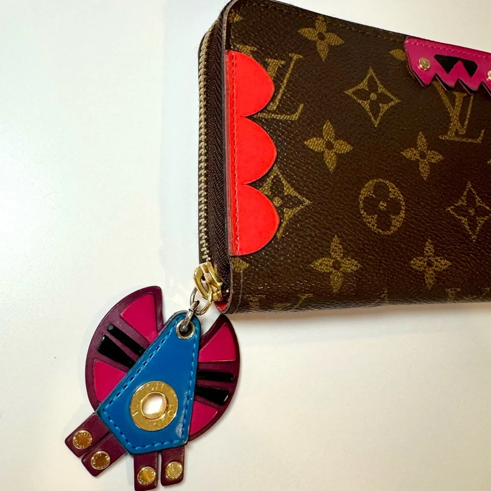 Rare Louis Vuitton Limited Edition Monogram Logo Totem Zippy Continental Wallet